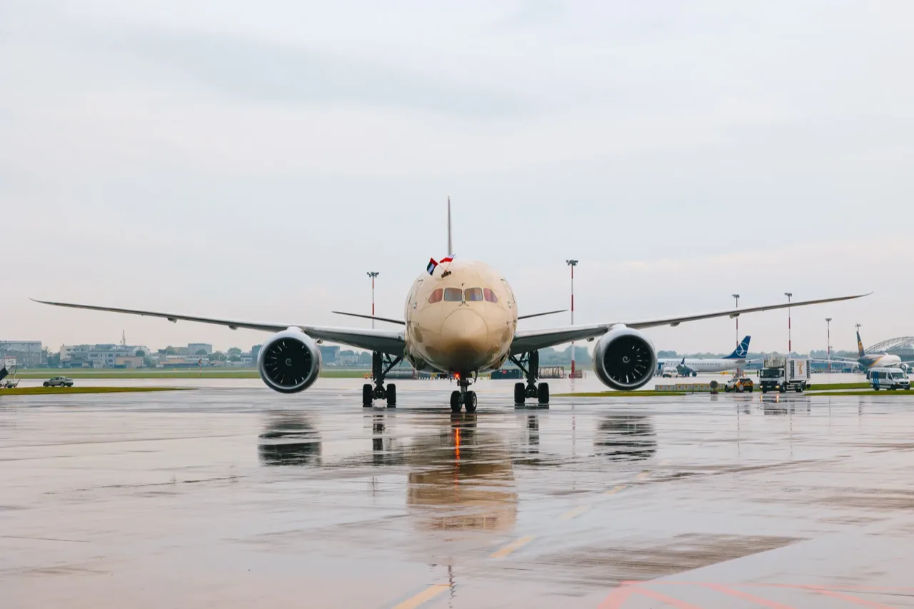 Etihad Airways — photo 9 of 19