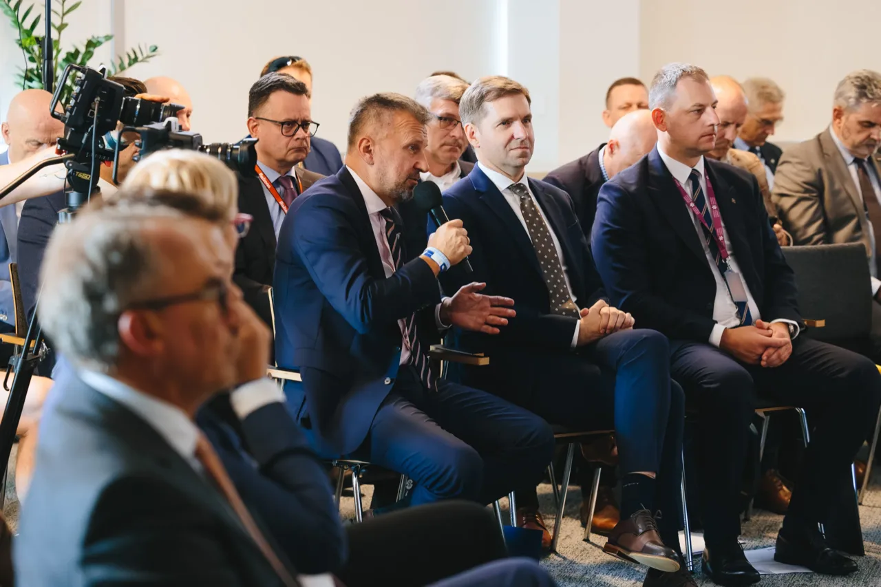 Aviation Industry Cooperation Forum — photo 13 of 27