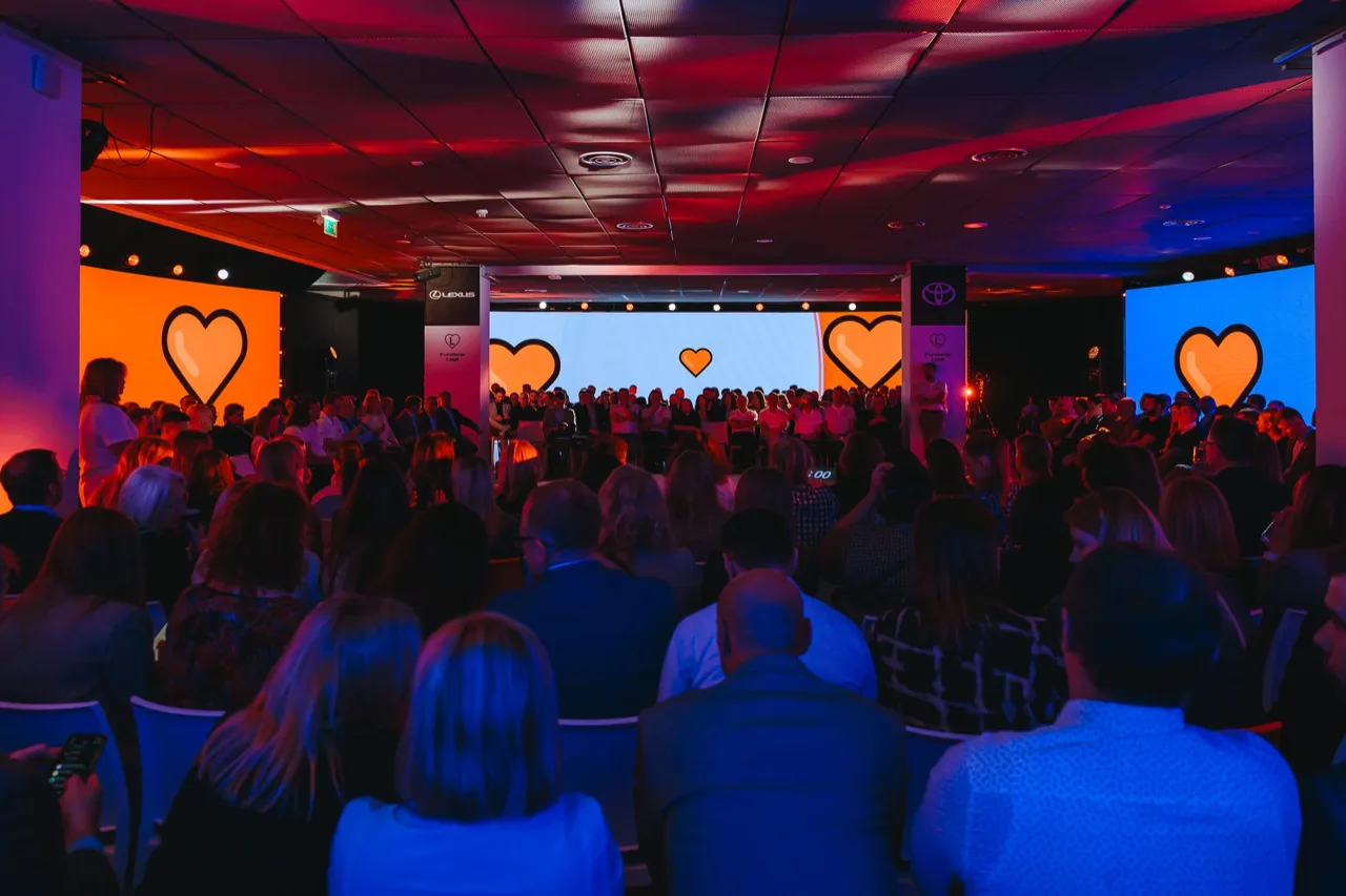 ING — zdjęcie 1 z 30