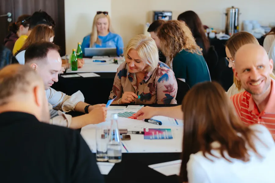 Fotograf na szkolenie. Dyskretna dokumentacja procesu edukacji