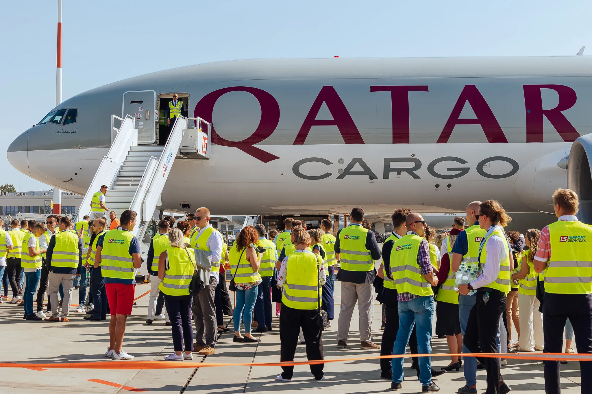 Participants at the launch event on the tarmac at Warsaw Airport in front of a Qatar Airways Cargo aircraft