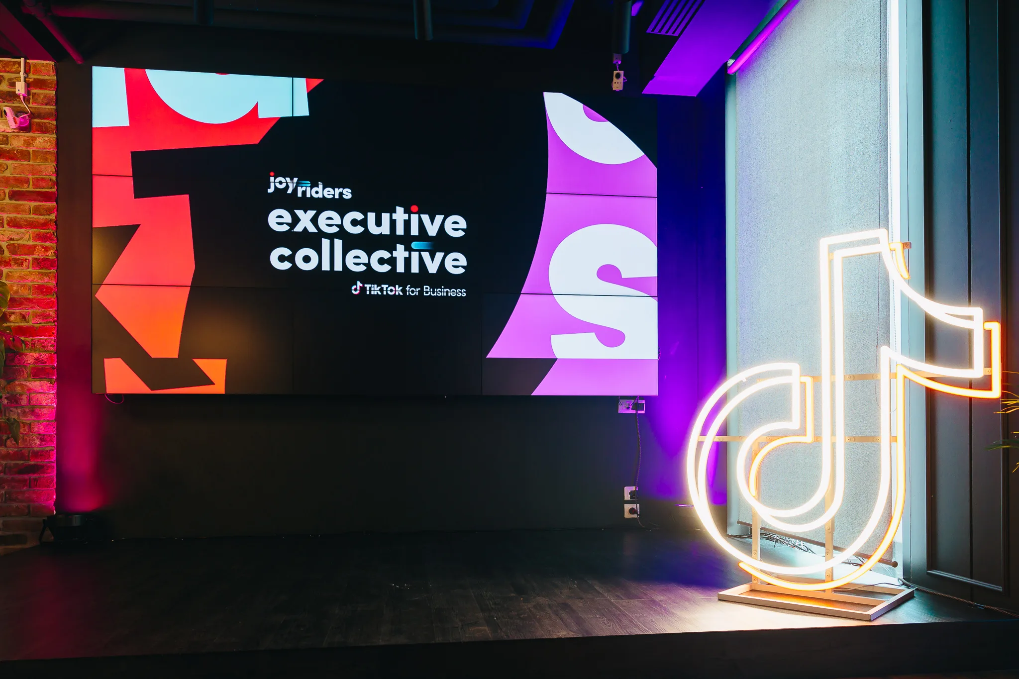 TikTok — zdjęcie 1 z 21